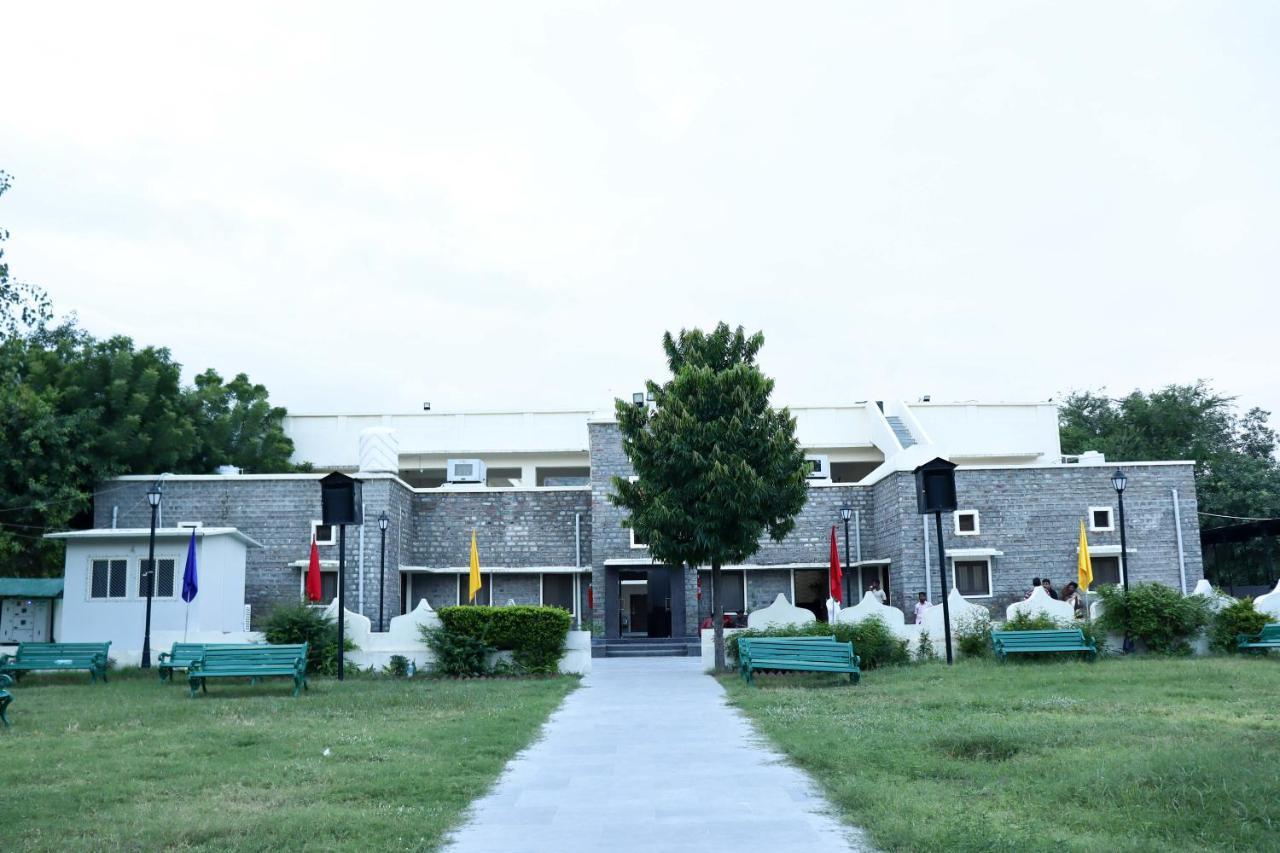 Hotel King Edward Memorial 50 Mtrs From Railway Station Adźmer Zewnętrze zdjęcie